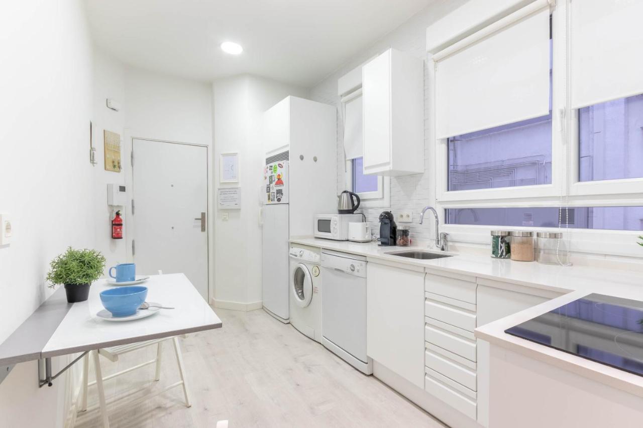 At The Heart Of Bilbao - Guggenheim Apartment Bagian luar foto